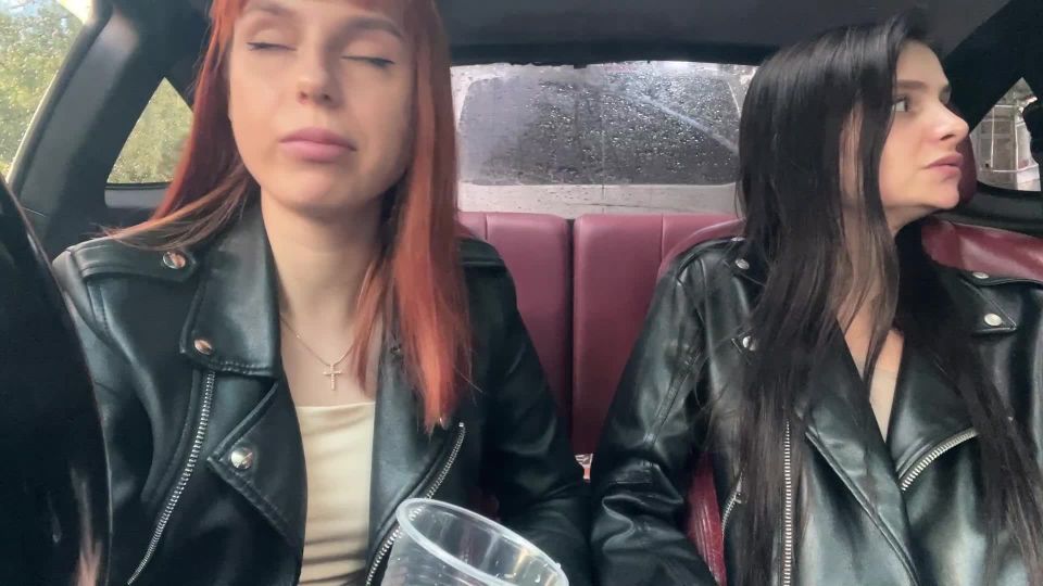 16 Pequeñita Princesa Femdom – Chicas malcriadas Sofi y Kira humillar y ordenar a la basura en su saliva – Pov Femdom y Spit Fetish  trío  ruso fetiche de la mano porno