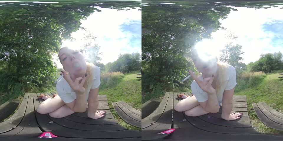 clip porno gratis 43 [VRSmokers] Aloralux – Fumar Banco; Amateur al aire libre parpadeando sus tetas (Oculus Go) - 3d - realidad tobillo fetiche