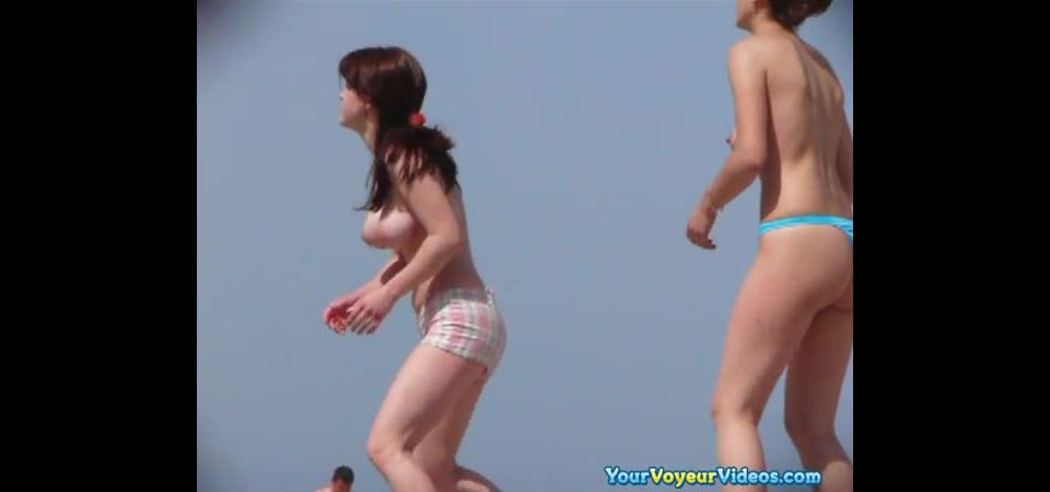 Big Tits Bouncing Playing