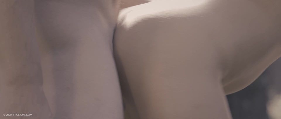 Dos chicos ataron a una chica a un árbol y la follaron en el bosque - público