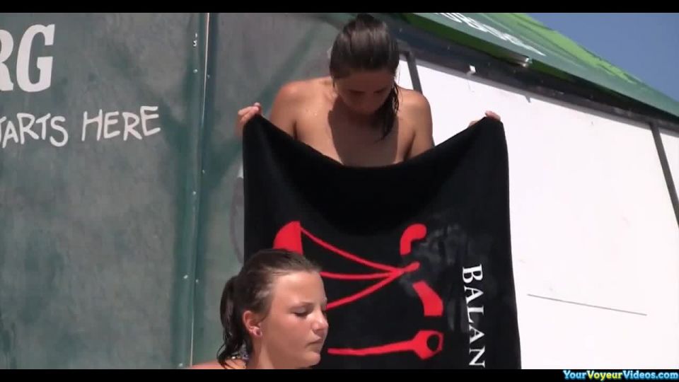 Bonitos pechos en topless babes