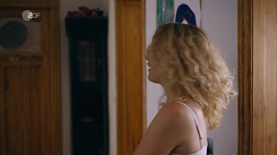 Luise von Finckh - Blutige Anfanger (2020) HD 720p - (Porno de Celebridad)