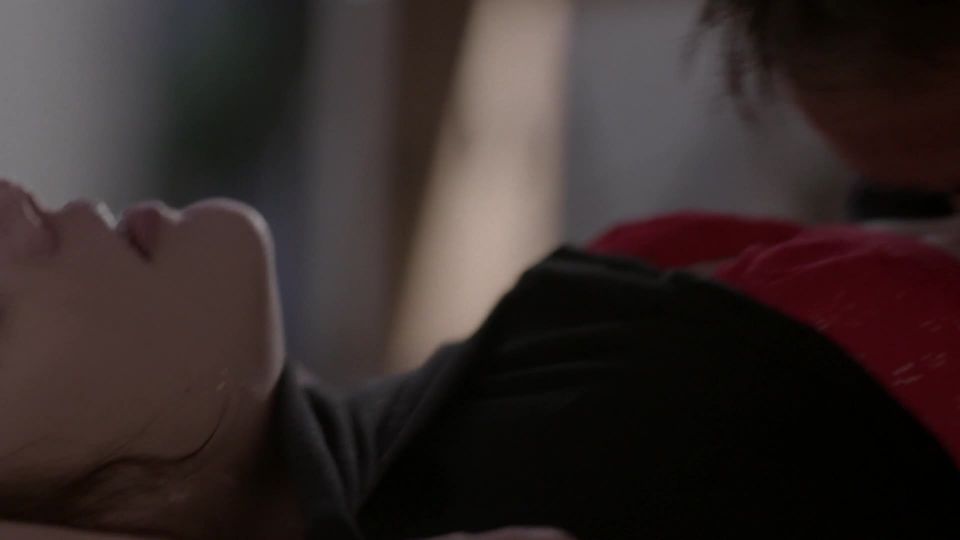 Hannah Ware – Traición s01e01 (2013) HD 1080p - (Celebrity porn)