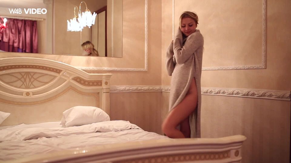 Jati en Ella es buena en la cama – Tras bastidores, en adolescente