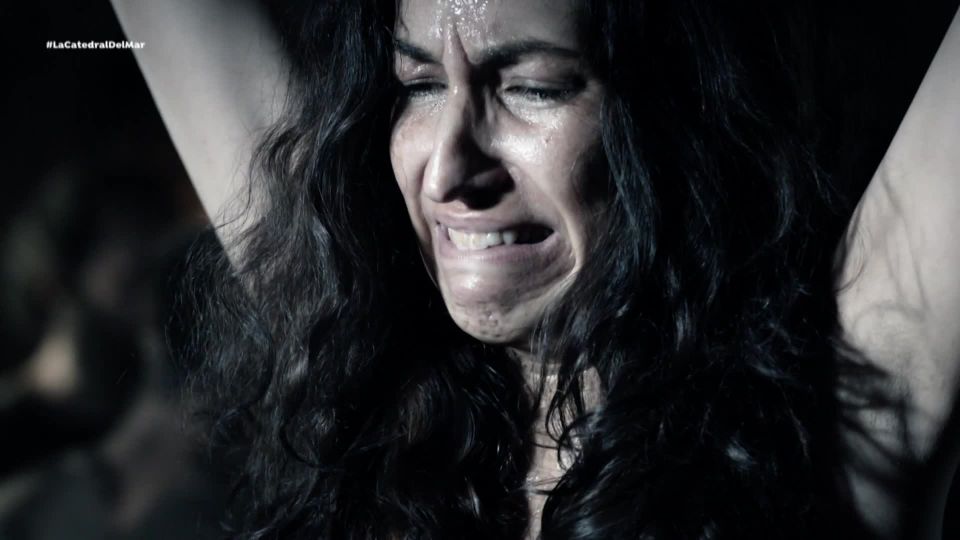 Julia Carnero - La catedral del mar s01e01 (2018) HD 1080p - (Celebridad porno)