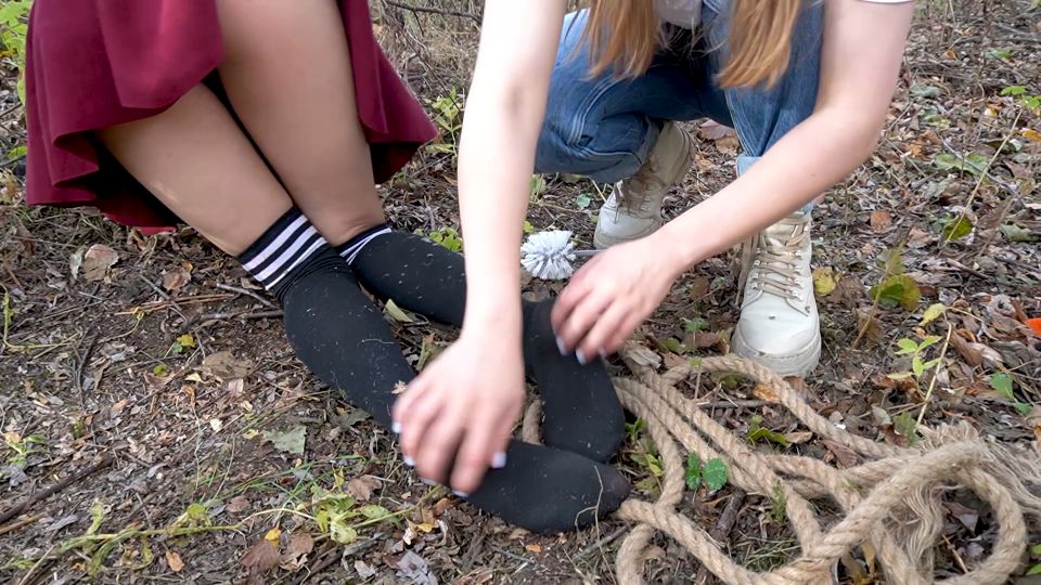 Playing with a brush between wet feet 1 -  Femdom