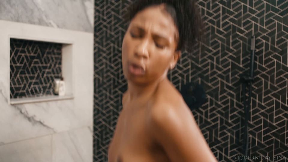 Olivia Jay - Escupió en la ducha [1080p] - Masturbación