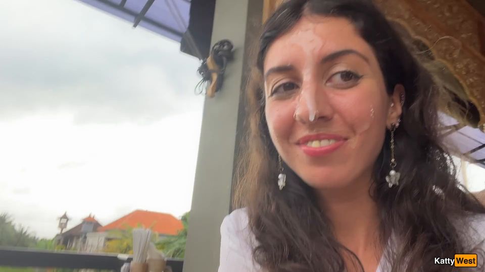 Katty West - Eating Pizza With Cum On My Face In A Public Cafe Amateurporn - Katty west