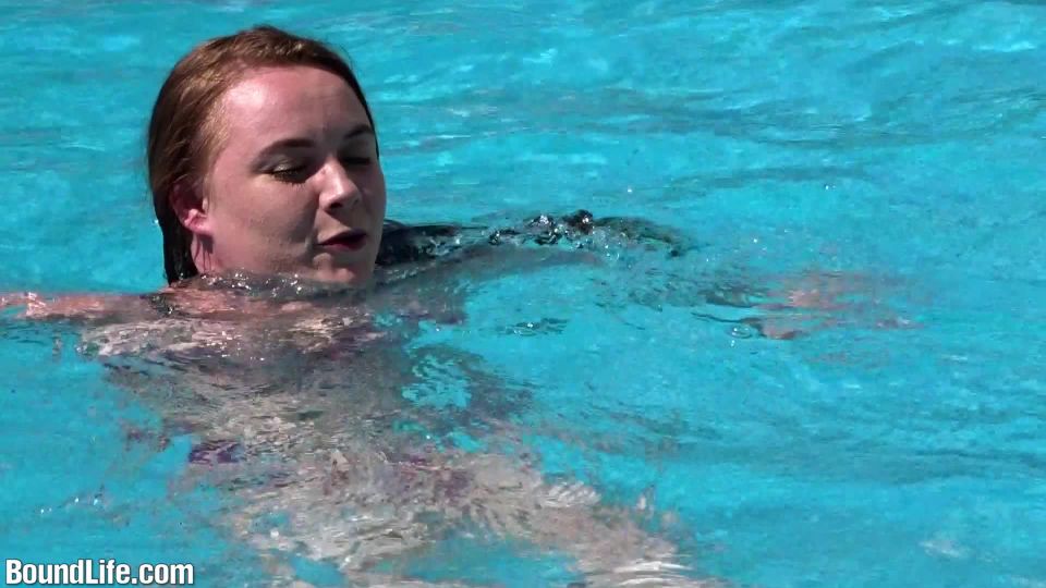 online xxx video 39 Vida Encuadernada – Nadar en la castidad en fetiche porno de cuero fetiche porno