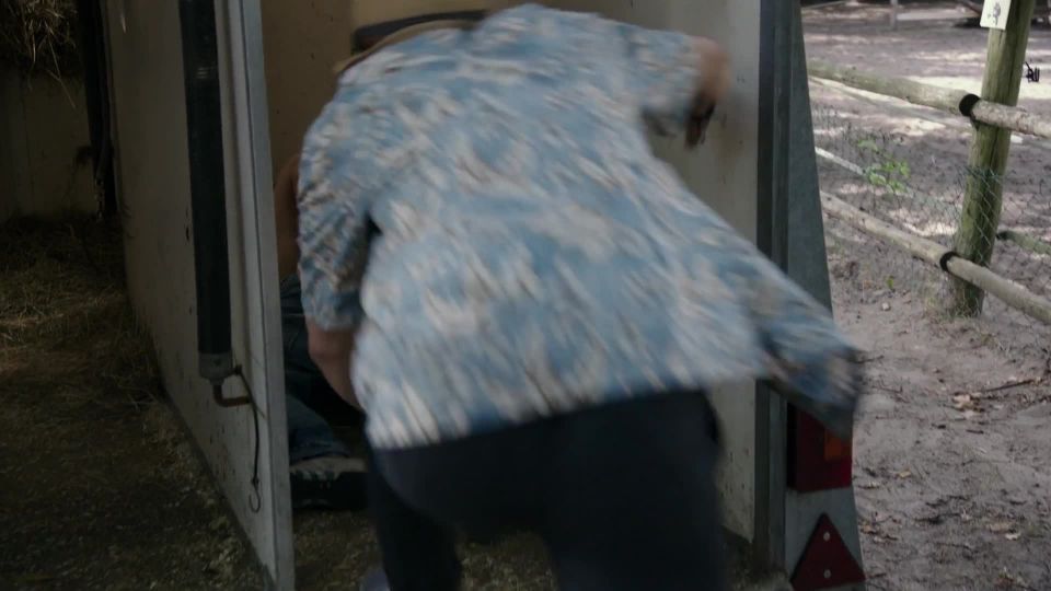 Lilith Stangenberg - Idioten der Familie (2017) HD 1080p!!!