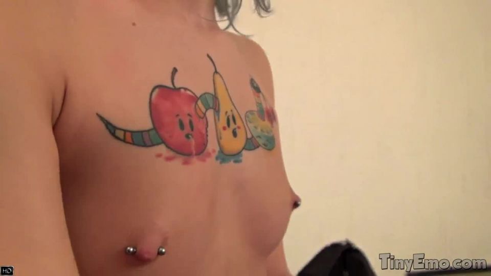 Tinyemo 04 colegiala