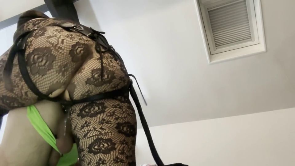 Femdom Porn Maitresse Parker – Mostraba tetas en un show privado 5