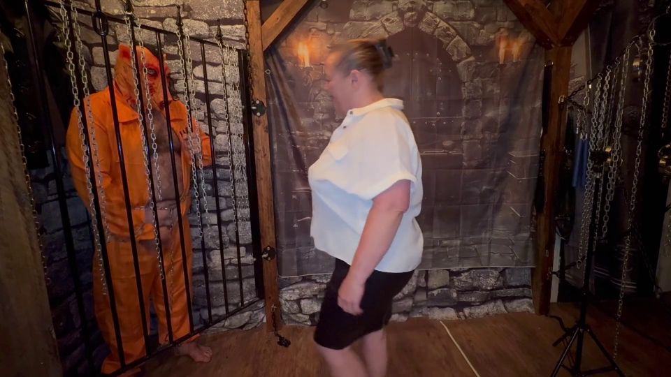 Domina Satana - Whipass de la Gobernación y Polla Porcina - FullHD 1080P