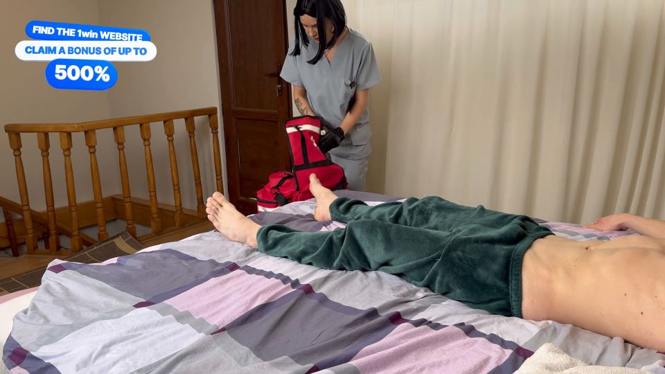 Alexa Poshspicy - Fisioterapeuta ayuda al paciente a aliviar el estrés y toma esperma en el ano 1080P - Paja rápida