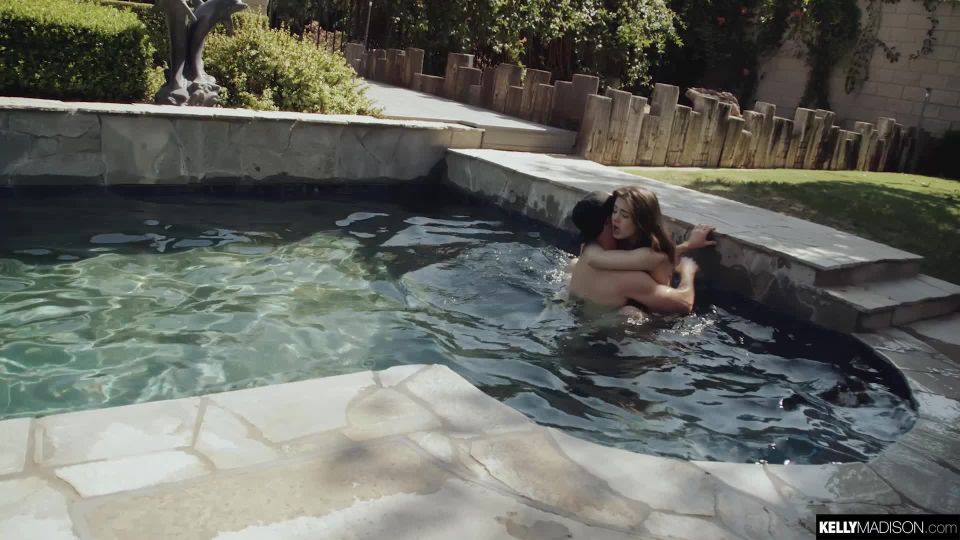 Kelly Madison - Devon Green Skinny Dipping Desire Full HD 1080p - Deep throat
