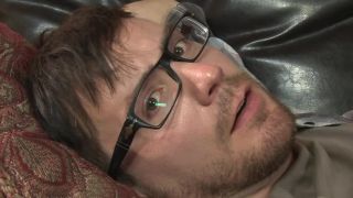 ¡Se lo saca a su mamá! #11, Escena 2