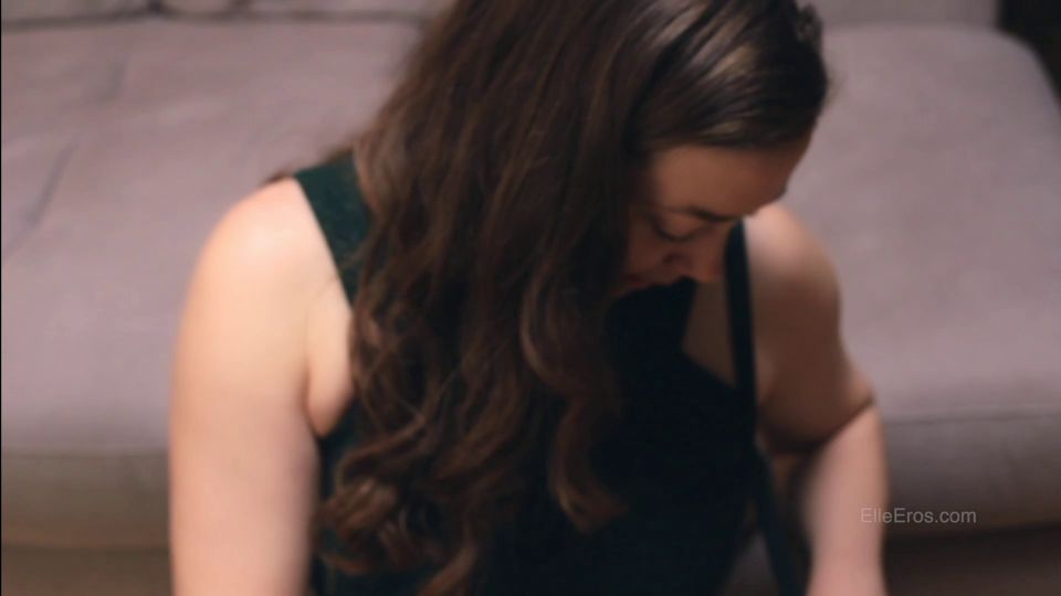 video gratis 16 Elle Eros – Pegged At The Christmas Party  instrucciones de masturbación fetiche porno pies negros fetiche