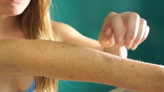 Fetiche personalizado - Julie Checks Out Madison s Brazos peludos - Peluquero