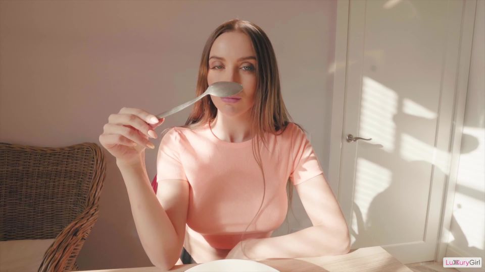 Chica de lujo - Sexo por la mañana con café Ultra HD/4K