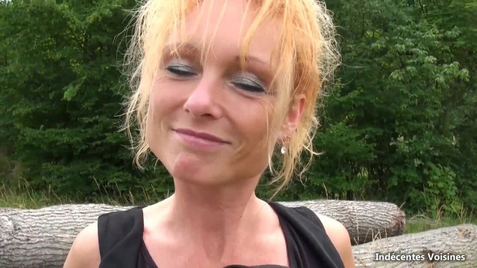 Indecentes - Voisines/Jacquieet Michel TV - Mendy, 40 Ans, Infirmiere Et Cougar - Outdoor