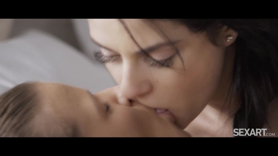 Video Sarah Kay, Mia Trejsi   Feel The Beat 1080p FullHD