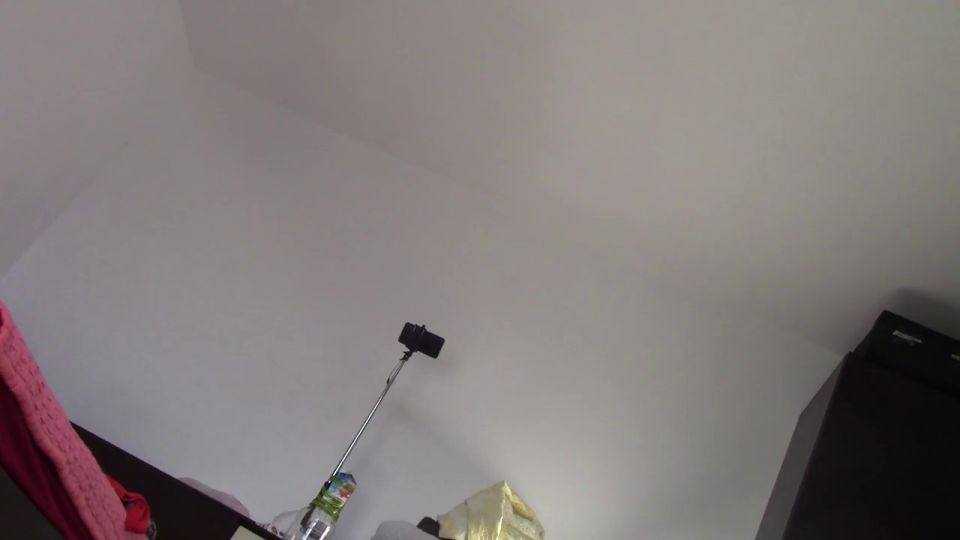 PinkyMadame - Amateur-Ehefrau hat Spaß daran, Kleider anzuprobieren und abzuschneiden. Amateur-Ehefrau tanzt nackt