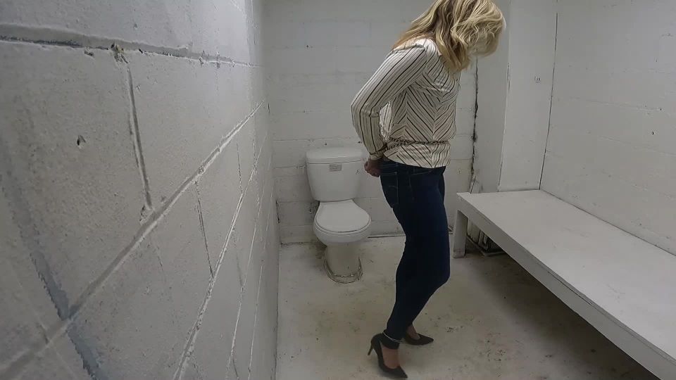 Dakkota - Dakkota Arrested And Transported Part#1 Quick V...