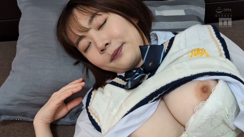 Un delgado y tetona gerente que se utiliza como un urinal para los deseos sexuales intensos de sus miembros del club de rugby. Me utilizan todos los días hasta que me desmayo de orgasmo... Sakura Miura