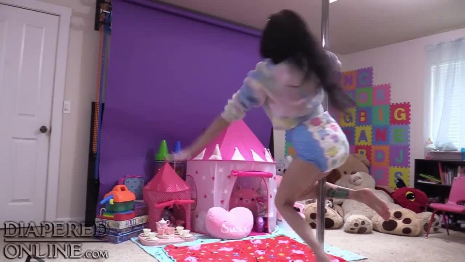 Diaperedonline2Samara Samara Pole Bailando con Sudadera y Pañal