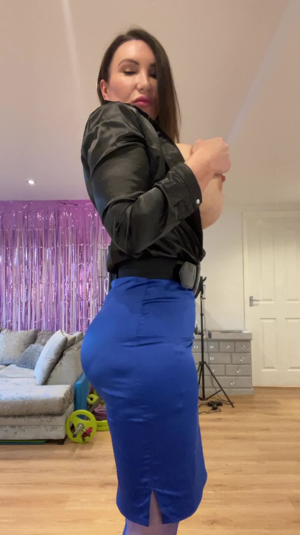 Mommy Knows Best  Let Mommy Feed Her Boy – Sophie James.