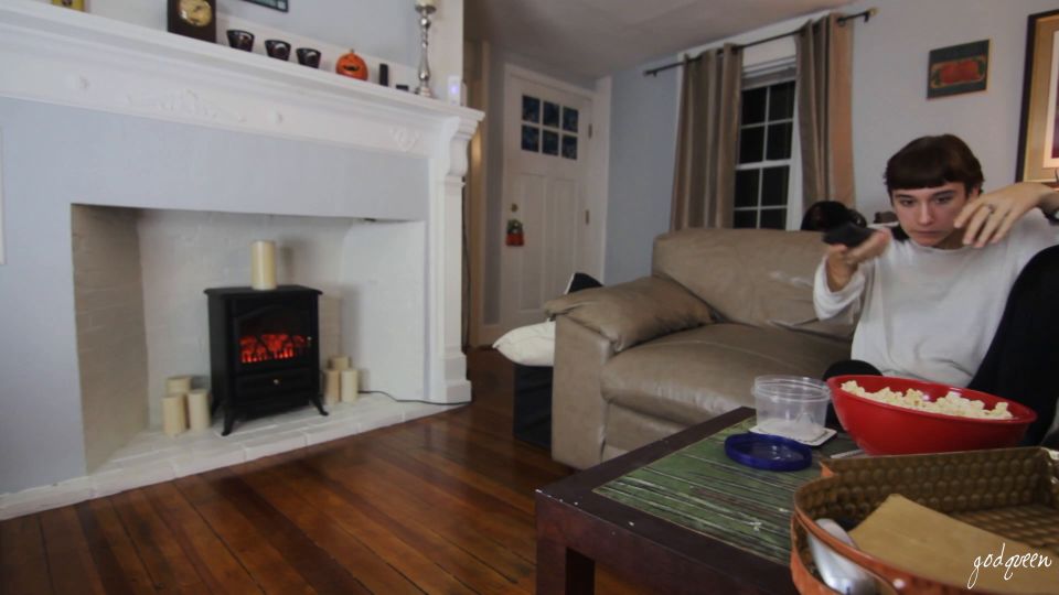 Godqueen Giantess - tiny snack - Godqueen giantess