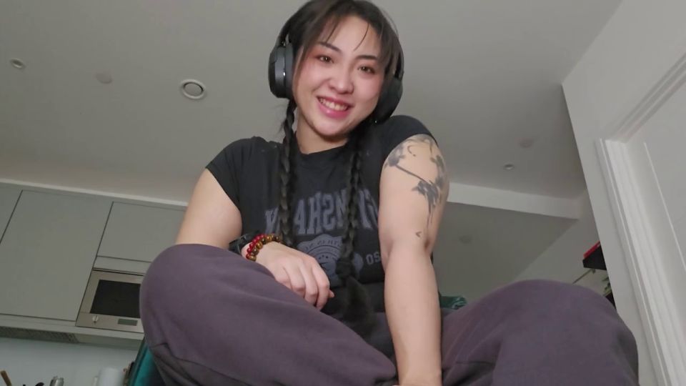 Claudiahon Foot Bitch For Bratty Gym Girl (Femdom porn)