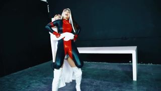 Superheroína derrotada - lucha contra el puño, lucha contra las hembras