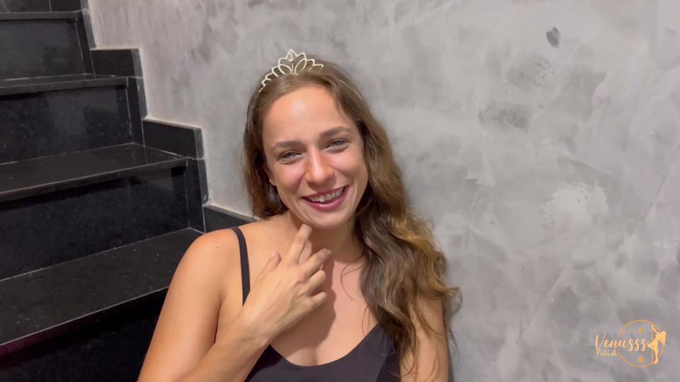 Venusss Fetish - Devorado y digerido por una hermosa princesa - Vore