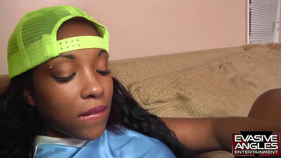 ANGLES EVASIVO Club Lesbiana de Culos Grandes 3. Marie Leone y su amigo Chri.