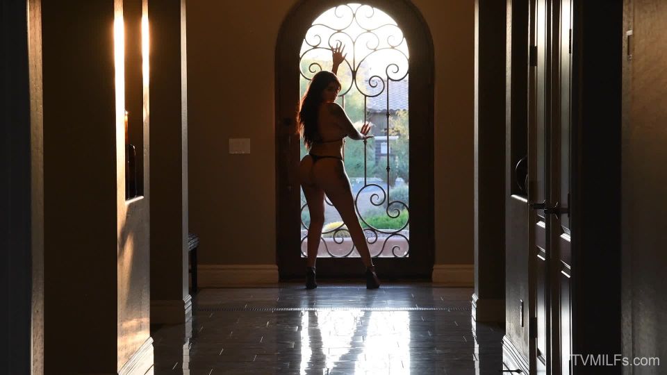  FTVMilfs - Carolina - Bodacious Booty - Loving Those Curves 10 *