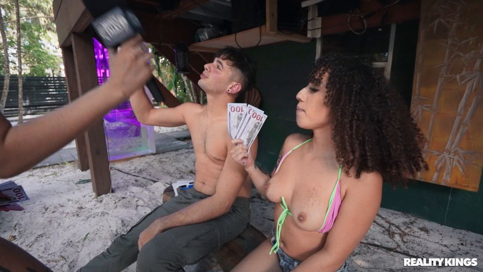 Serena Santos, Kira Perez, Addison Vodka, Alix Avery, Bunny Fae - Wet And Wild.