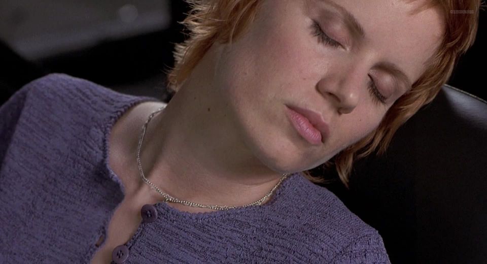 Kim Dickens Nude - Hollow Man US 2000 HD