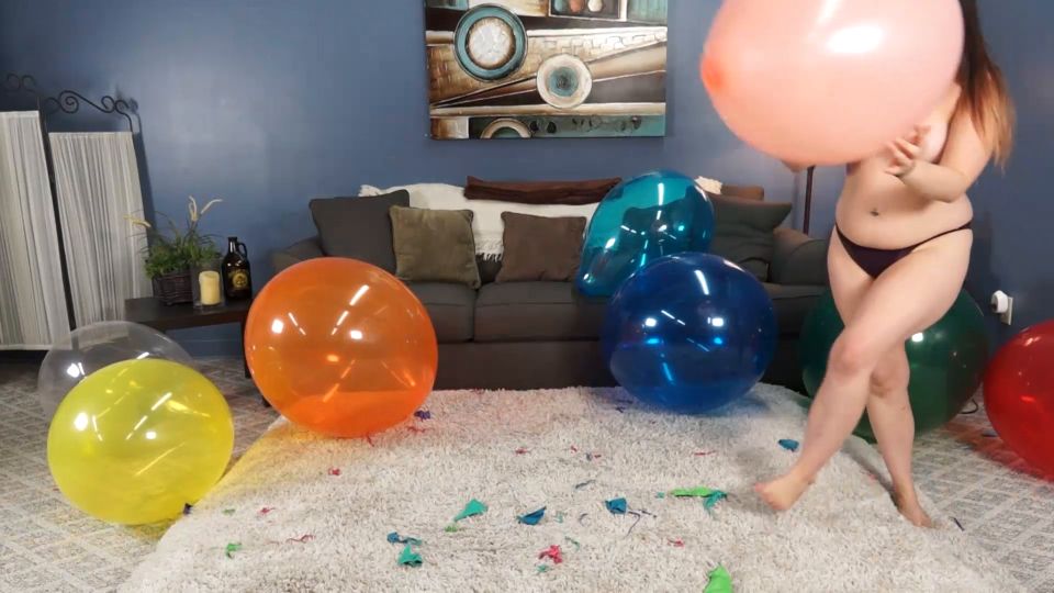 Custom Fetish - Valencia Sits Pops 17 amp 24 inch Balloons - Fetish
