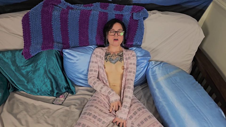 InnocentTemptation - Thinking About Daddy Makes Me Cum!!!