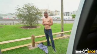 Rose monroe twerks on the bus - MILF