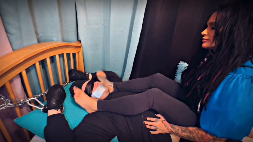 FOOT Smothering me enciende Descargar nuevo video porno rápido...