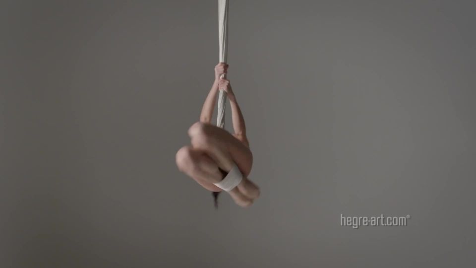 {hegre-art.com Yoga Desnudo Anti Gravedad (mp4, 1080p, 144.55)