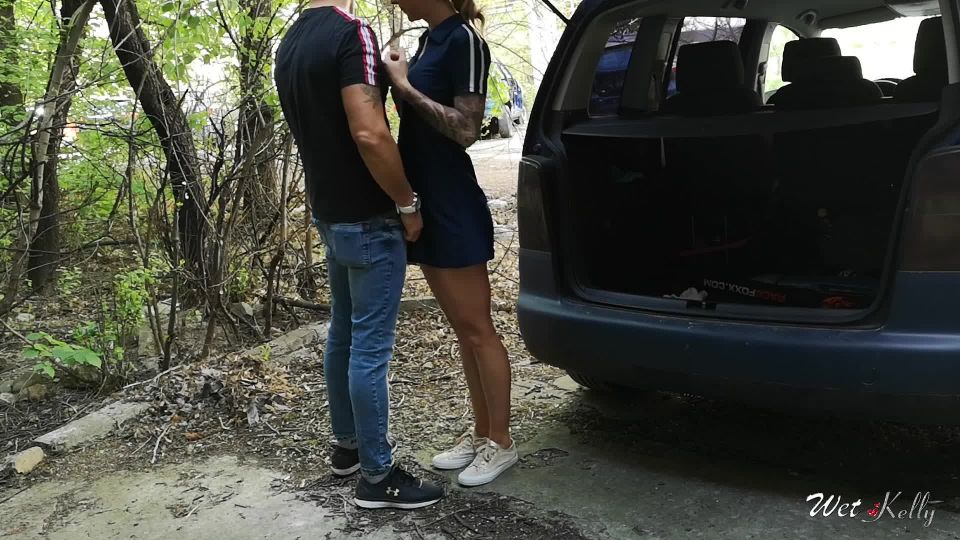 Quick Sex In The Car Service Yard Amateur Couple WetKelly 1080p
