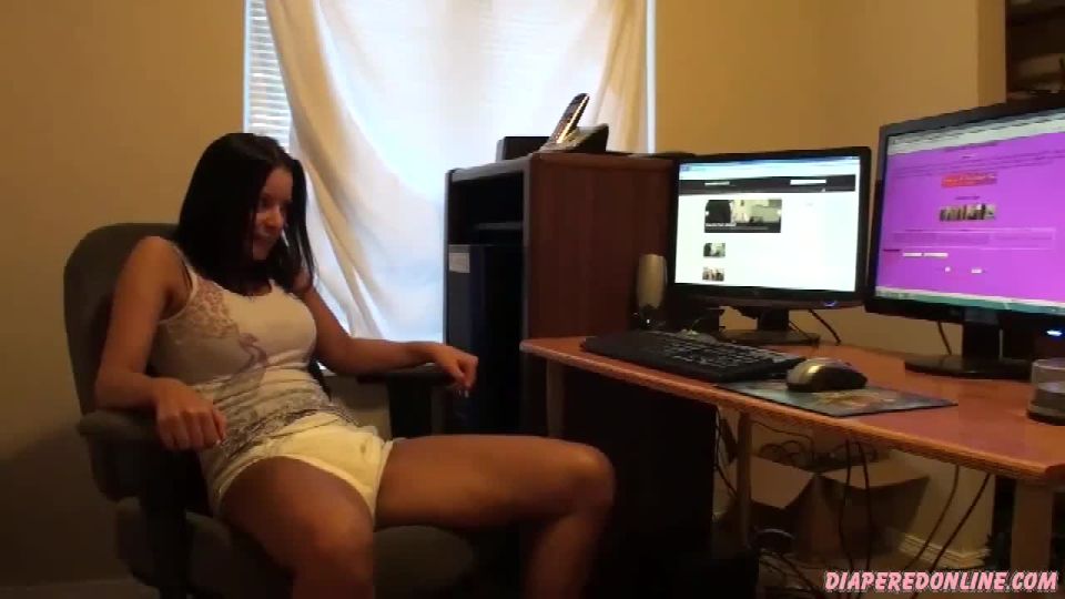 Diaperedonline2Nikki Nikki Diapered at Computer