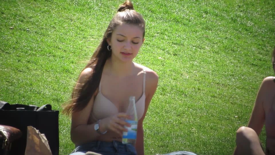 2_pretty_girls_in_bras_20150826_0026