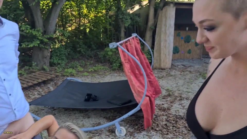 Valery_Venom - Perverses Schlampenduell - Deepthroatbattle - Wer schafft es laenger - *