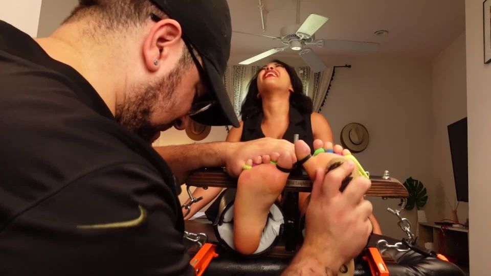 TheTickleRoom - Desis First Time Pt 1 “Cursing Laughter” Tickling!