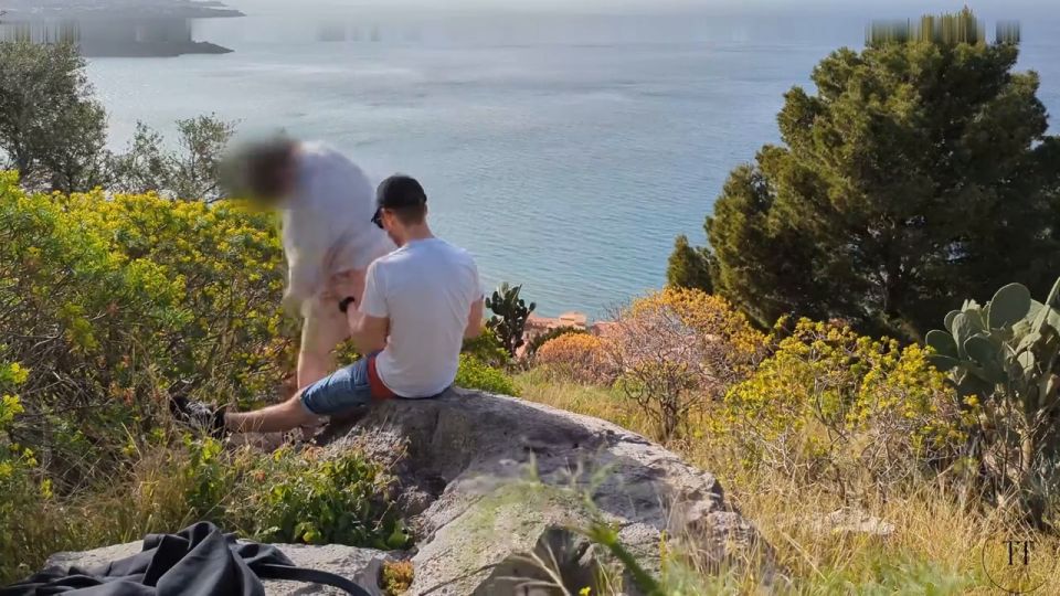 El Tentador Dos Sex Beim Wandern mit Blick über die Stadt - HD 720P