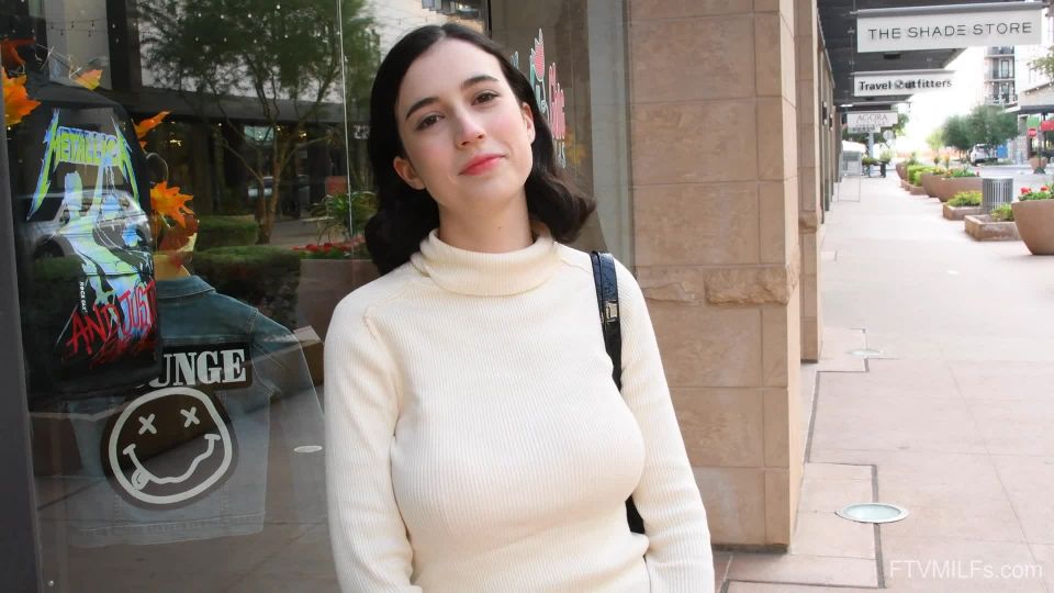 FTVGirls - Giulia - Preciosa. Natural. Tetona - Un tibio de primer momento - Travieso Softcore 07, adolescentes en adolescente